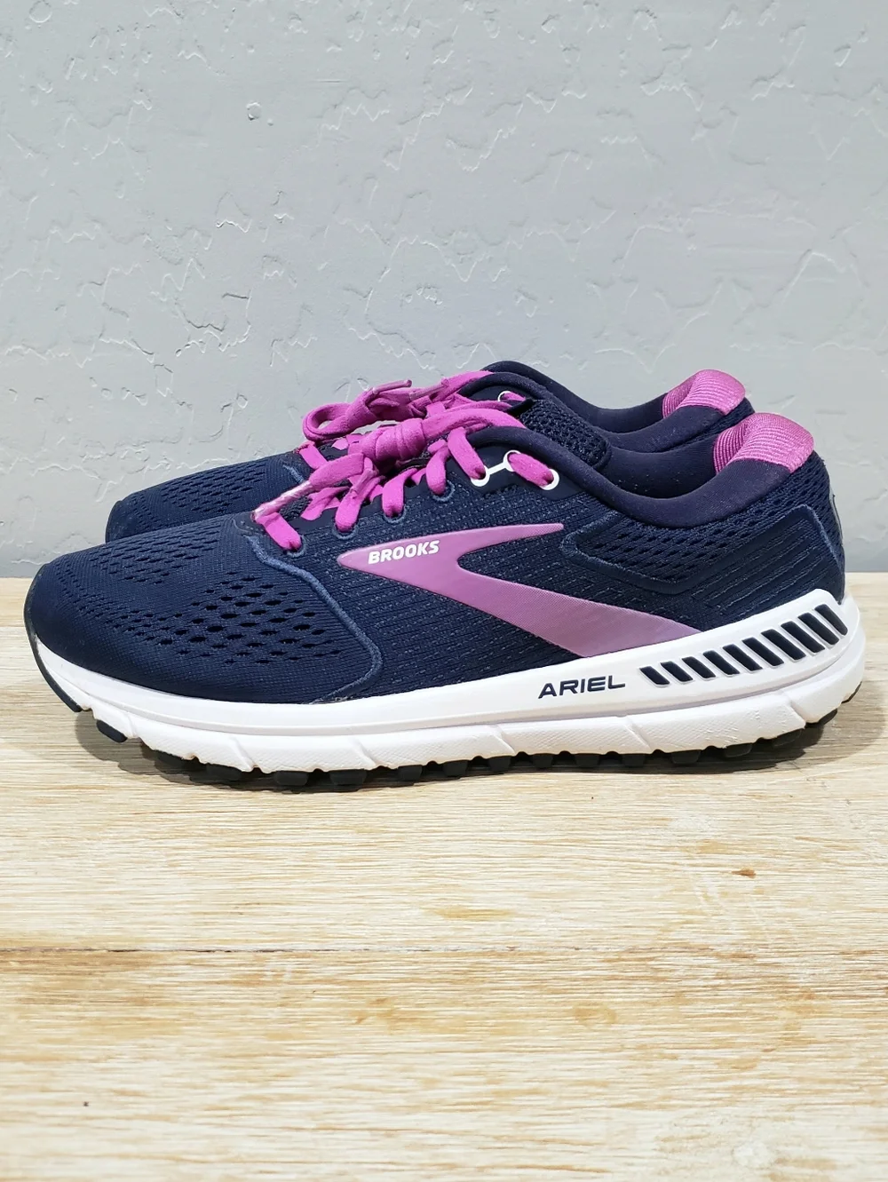 Brooks women ariel
